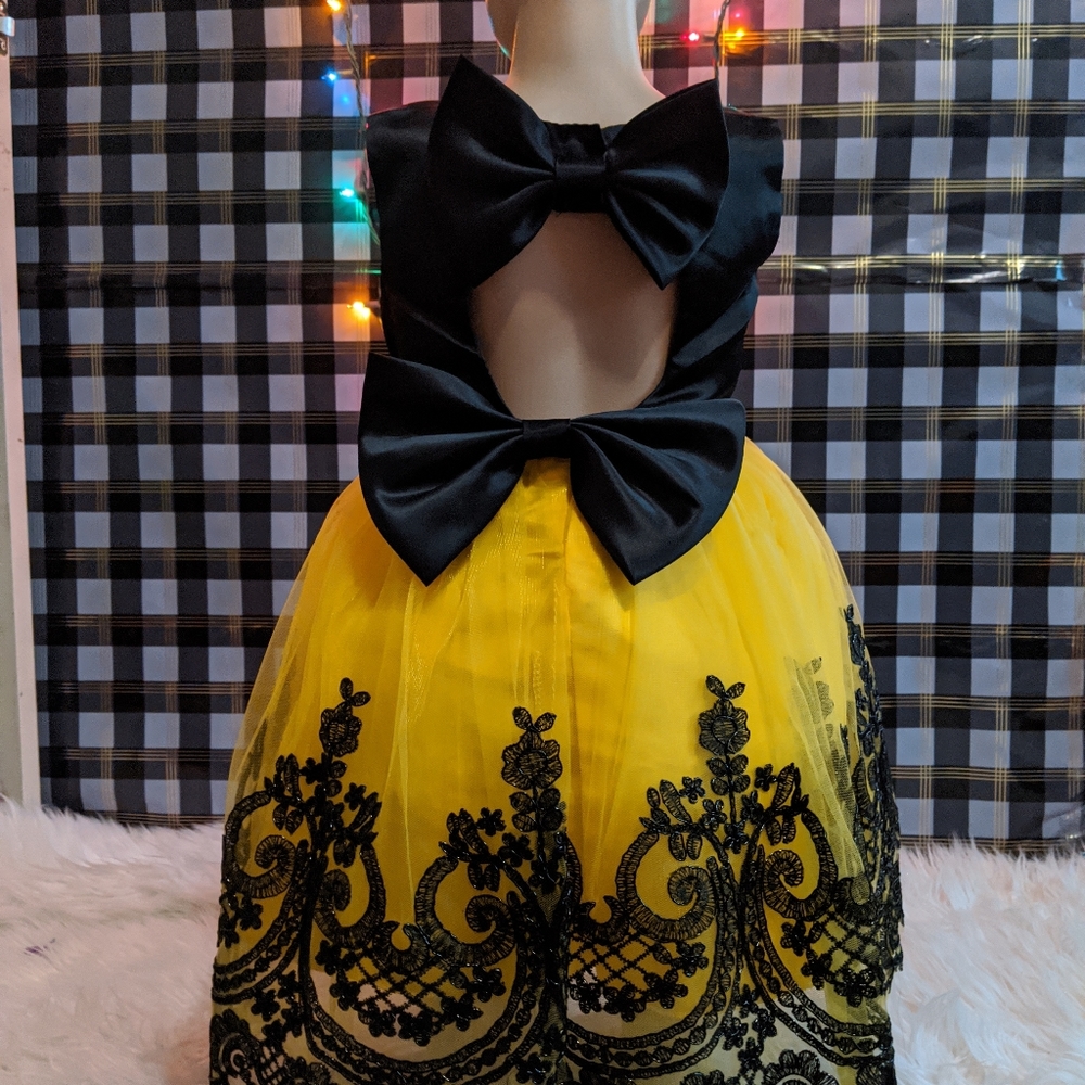 Black and yellow two bow princess dress Christmas